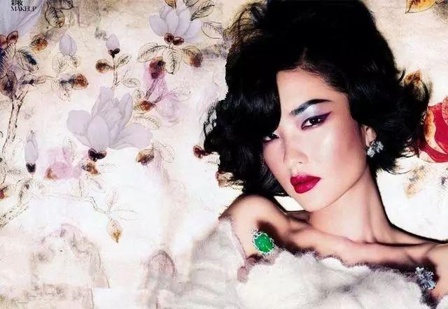 翡翠|一手烂牌打出王炸，小眼睛厚嘴唇大方脸，吕燕的脸跟翡翠一样高级