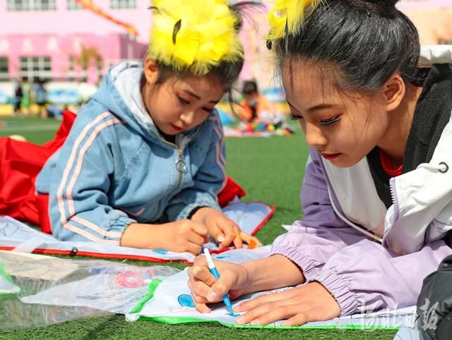 河北新闻网 河北秦皇岛：放飞风筝 乐享春光