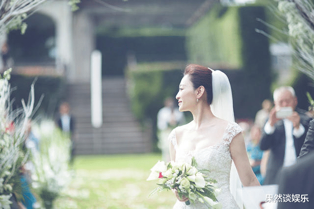 李小冉|李小冉这都是吃了什么防腐剂，都45岁了，居然比20岁时候还美