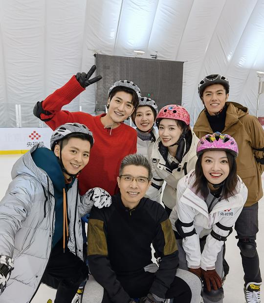 周韦彤|尹颂：首秀既是巅峰，搭档任鲁豫主持《CCTV-15榜上榜年度盛典》