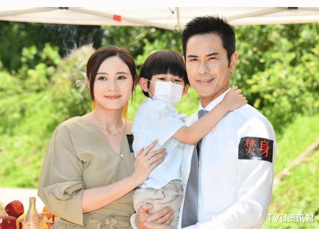 TVB|负闻缠身！TVB花旦晒与高层合照力证地位不变，有传获准即将进军电影圈