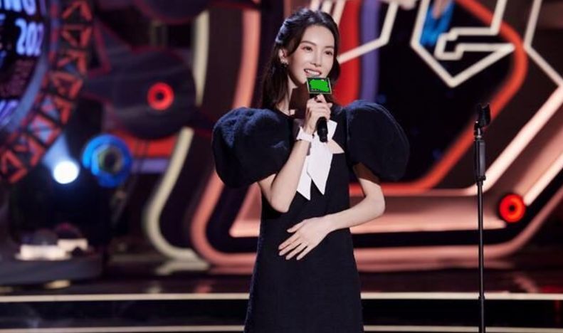 金晨|金晨新年秀身材，肌肉线条明显网友喊话出教程，姐姐一心搞事业