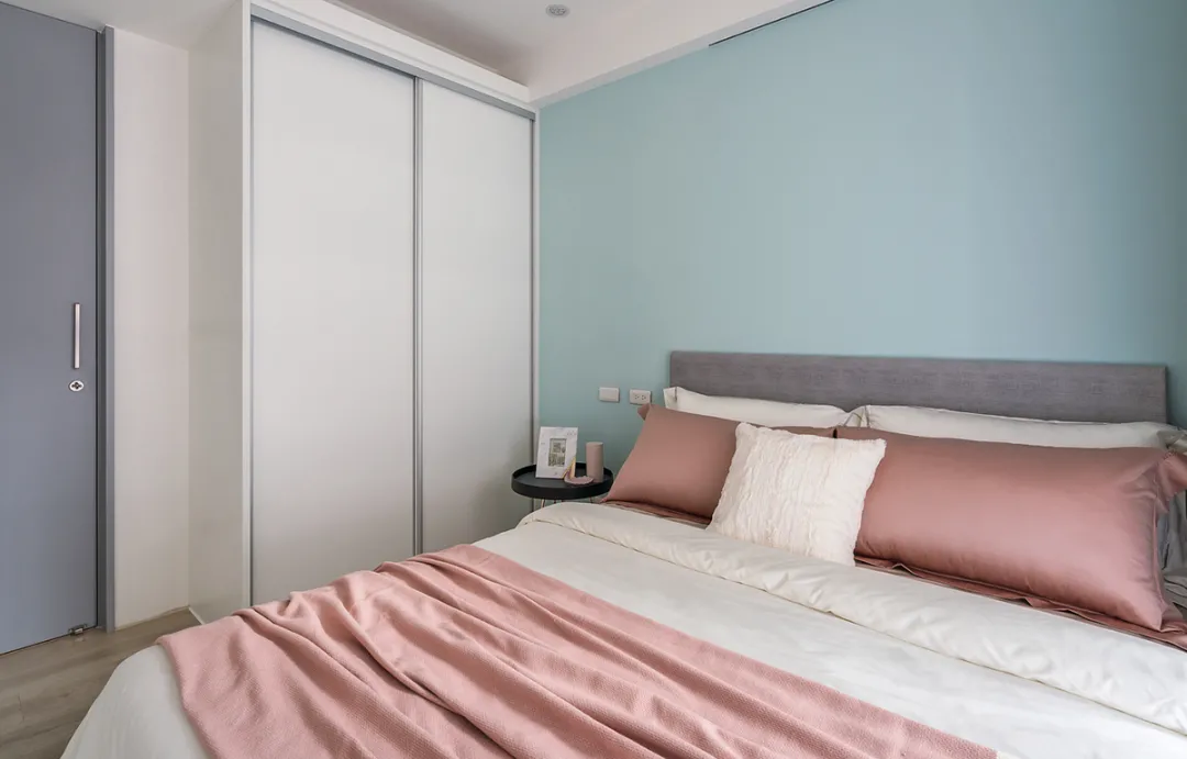 设计fan|66㎡轻奢二人世界:蓝绿色+玫瑰金,恰到好处的精致!