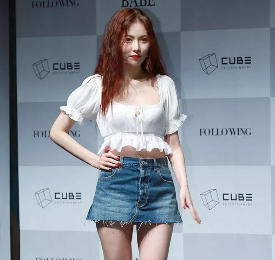 秦海璐|秦海璐也翻车，穿紧身“挤奶裙”好显壮，裙子还勒出小肚腩真尴尬