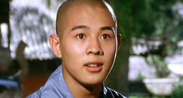 李连杰|《少林寺》在80年代1毛票价的情况拿下1.6亿票房，网友直呼不现实