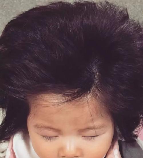 女孩|因颜值高被禁止出门的黑人女孩，并没进入娱乐圈，今现状让人惊喜