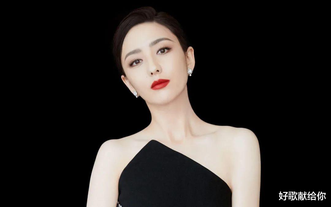 加纳|佟丽娅的“反击”,比想象中更“狠”