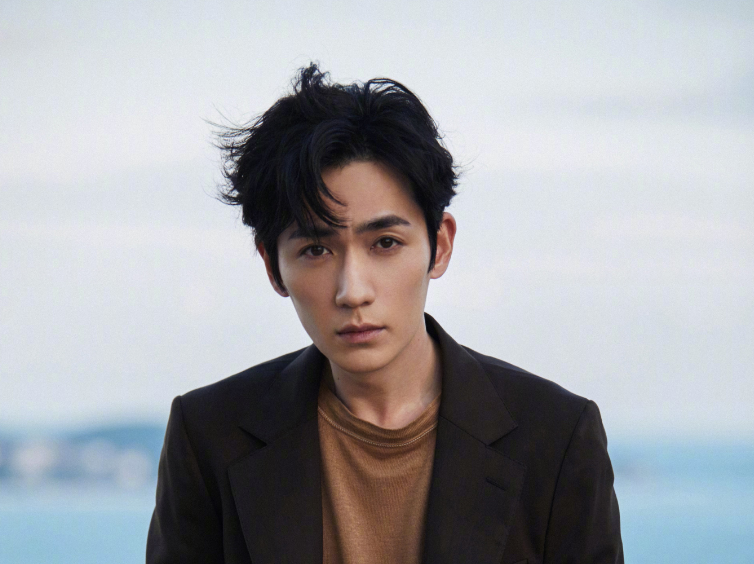 陈娇|朱一龙闷声放大招,2部上星剧4部王牌影视,女主都是高颜值!