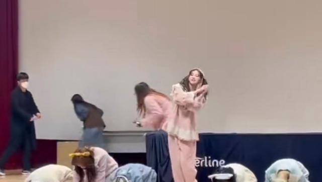 王怡人|王怡人“不行大礼事件”引发中韩网友骂战，韩网民气急：滚回中国