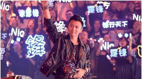 梅利爱说事 谢霆锋跟邓紫棋一起去别的节目当导师了，他放弃《好声音》了吗？