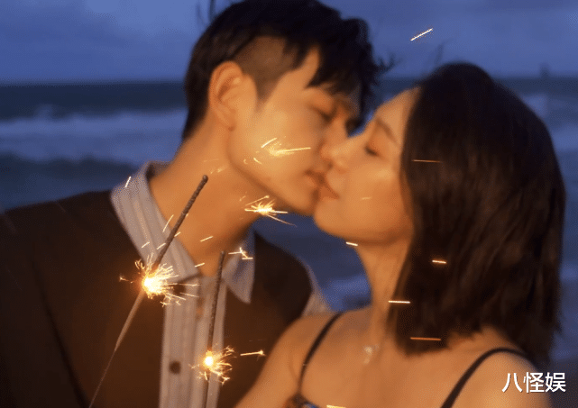 薇娅|马可王丹妮罕合体秀恩爱，夫妻俩烟花下甜蜜亲吻，互相投喂好幸福