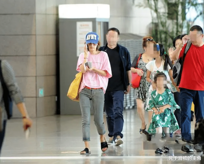 马伊琍|网友拍到马伊俐在看女儿比赛，活脱脱一个望女成凤的母亲形象