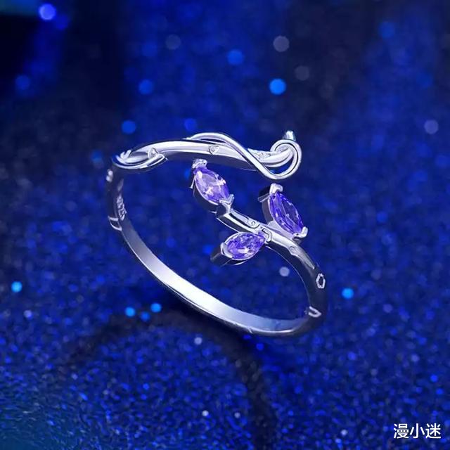 小舞|斗罗：小舞献祭时，手上的蓝银草戒指，居然有实物？细节设计到位