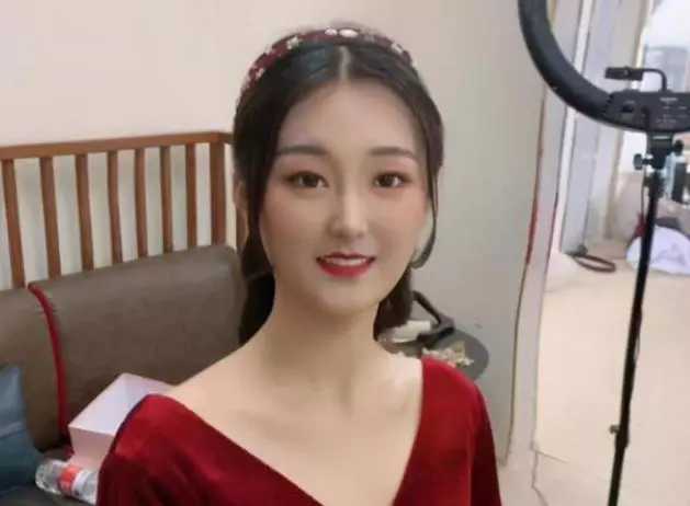 陈亚男|知情人晒大衣哥和朱单伟干农活：曾因太懒被老婆陈亚男批不务正业