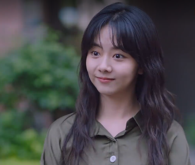 知娱说yu|31岁谭松韵晒素颜,粉丝戏称满30减15,新剧搭档小三岁白敬亭组CP