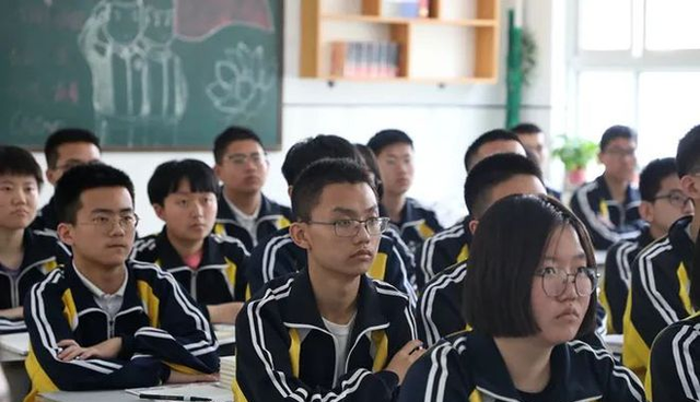 梓琪育儿说|初高中生“逢二必乱”,学霸也会跌落神坛?坚持住中二症不能犯了