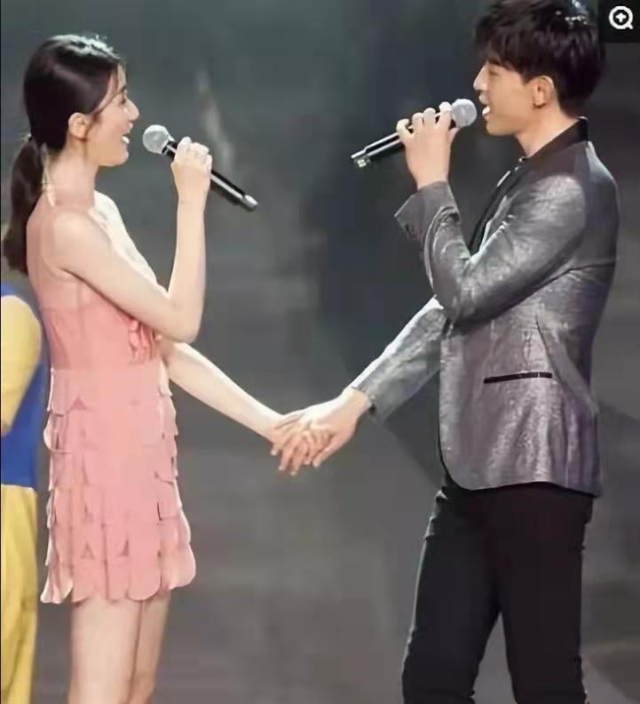 迪丽热巴|圆头扁头、溜肩直肩、仪态风情、女明星卷起来有多厉害？