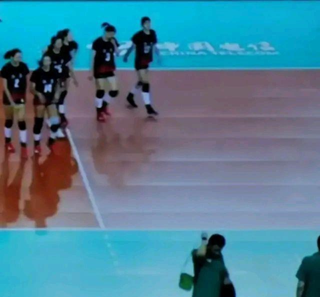 于时为伴 女排赛场上的冷与暖