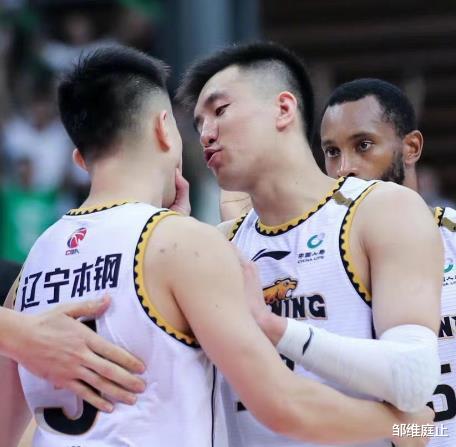 郭艾倫|三消息！郭艾倫掐嘴趙繼偉，胡明軒自責(zé)！楊毅談第三場兩隊贏球的關(guān)鍵