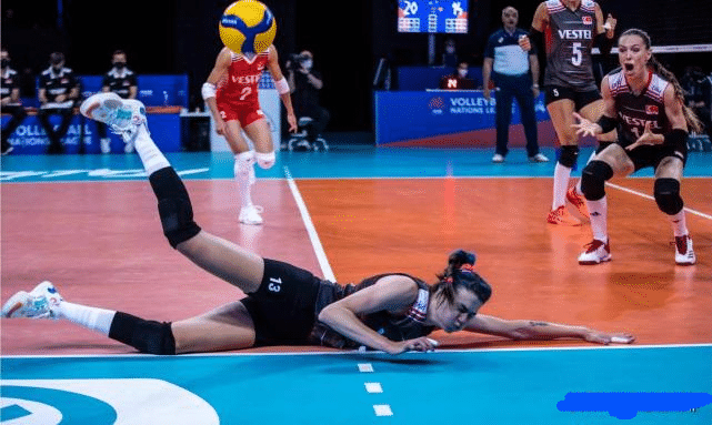 美国队|拒绝放水！美国女排3-0胜日本，中国女排继续留有四强希望