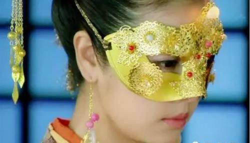 成毅|戴带面具的神秘女子颜值PK，其中一位有些消化不良