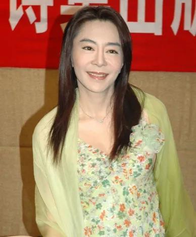 星语星愿吖 她是天王华仔唯一公开的女友，一生只爱华仔一人，至今56岁未嫁人