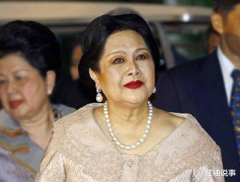 吴家丽|诗妮娜侧颜美翻了，大眼睛高鼻梁有混血感，越看越像诗丽吉太后