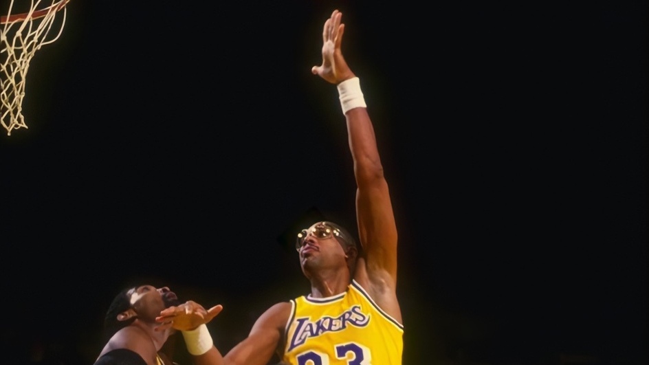 勒布朗·詹姆斯|美媒列出了常规赛25分以上场次最多的五大巨星，詹姆斯历史第一