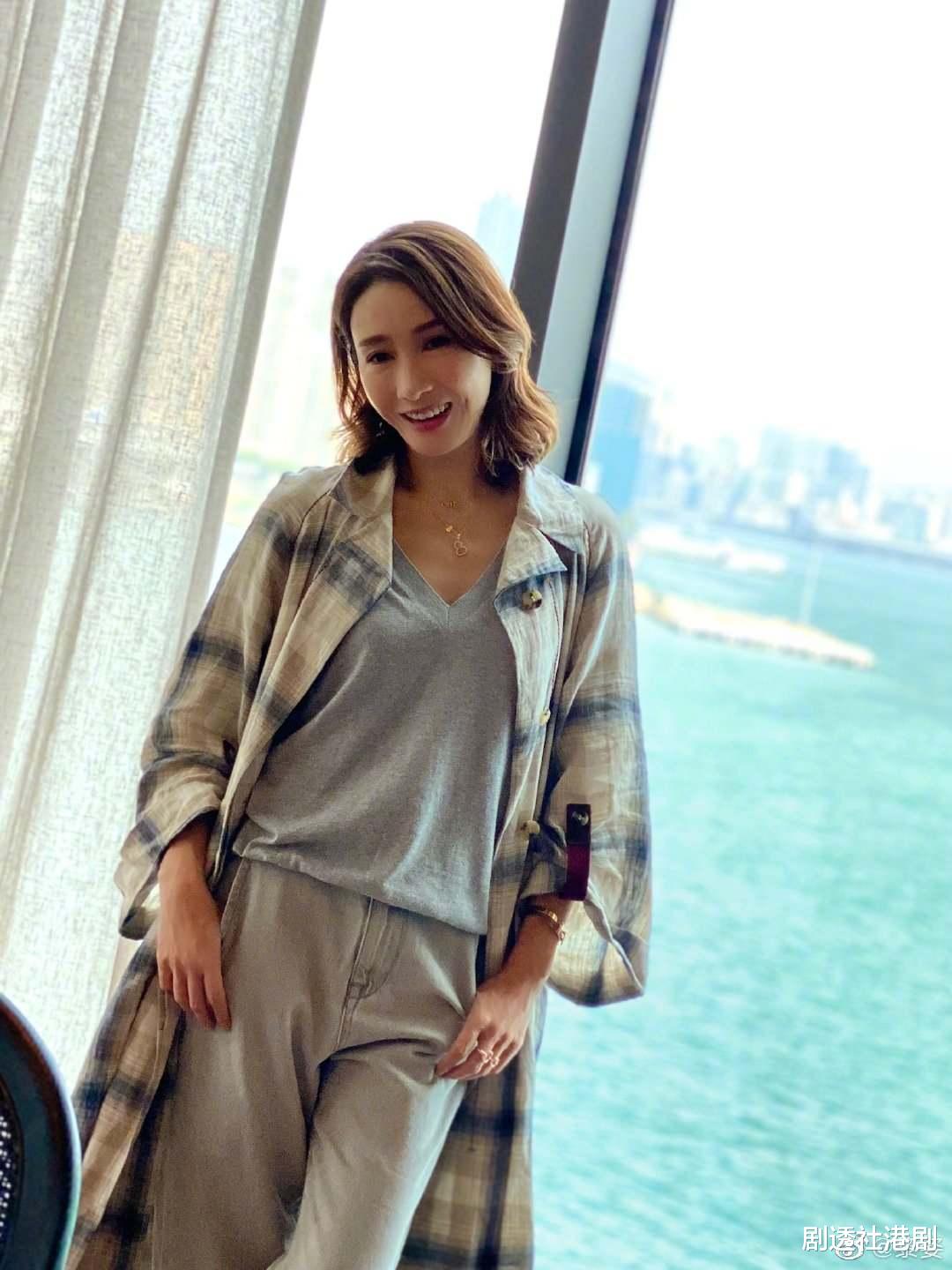 黎姿|相识三十载！黎姿与张柏芝罕见同框，称对方未出道时便一见如故