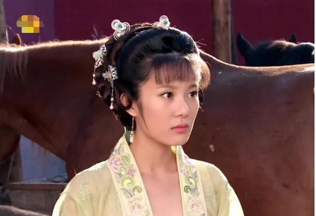 谢娜|她出道便靠姑父走红，姑父另结新欢后，她沦为了18线演员