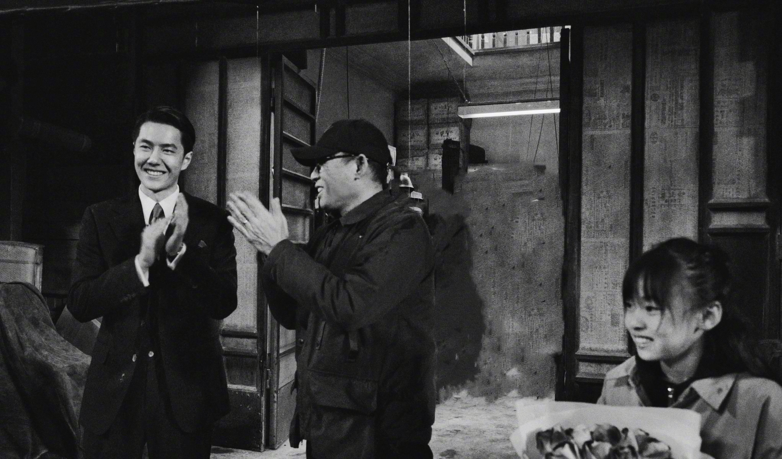 王一博|王一博新电影正式杀青，大量片场照曝光，从籍籍无名到《无名》