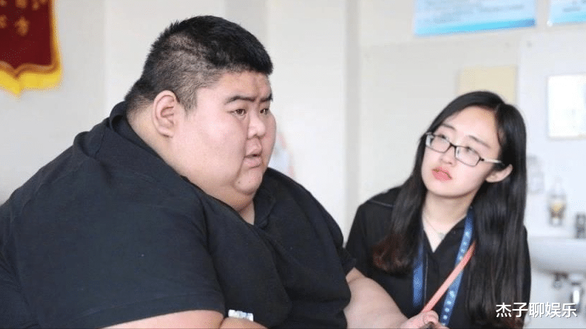 t恤 因减肥成功上热搜的网红，暴瘦400多斤后，今娶美娇妻、事业有成