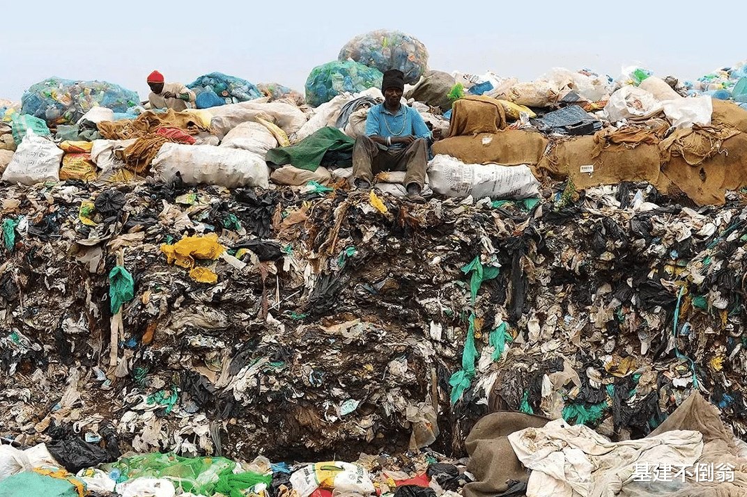 基建不倒翁 中国清退49万吨洋垃圾，美国制造的垃圾，让它从哪里来回哪里去