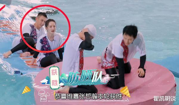 李沁|李沁和李维嘉节目中落水，当她水中探出头素颜曝光，确定30岁？
