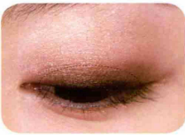 眼妆|日常眼妆重点，巧妙使用褐色，打造出零负担、简单美丽的日常妆容