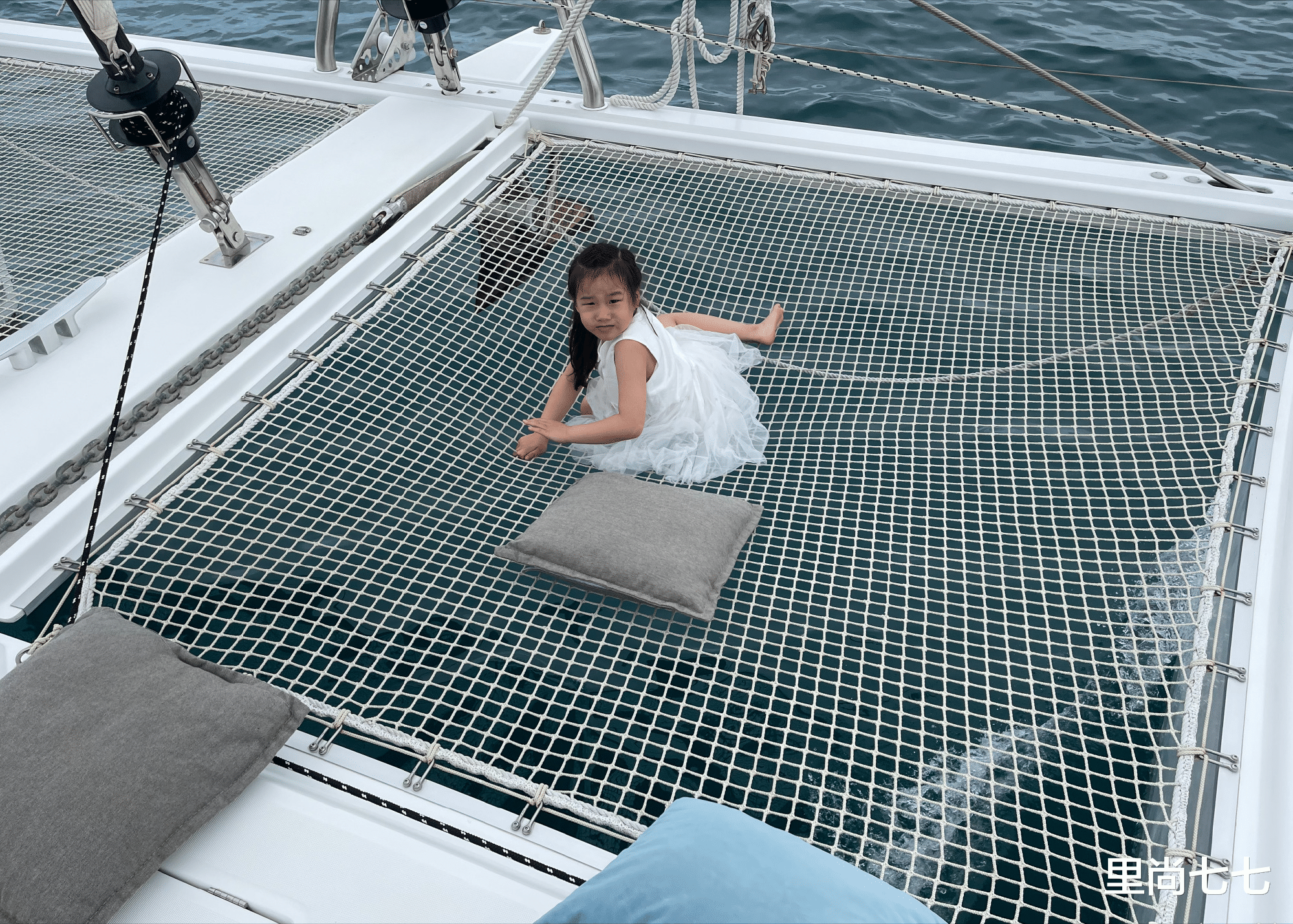 岳云鹏|小岳岳三代同游，俩女儿露正脸妻子蓄长发，姐姐富态母亲高调炫富