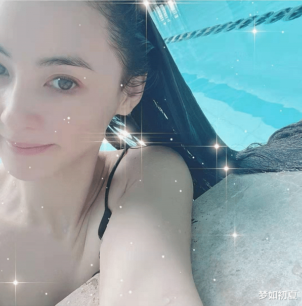 张柏芝|张柏芝清晨起床直播，身后男子正在穿衣服，疑在张柏芝家过夜