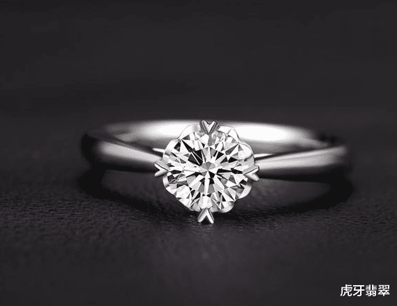 虎牙翡翠 四爪钻戒背后隐藏的浪漫，每一“爪”都是婚姻中不可缺少的部分！