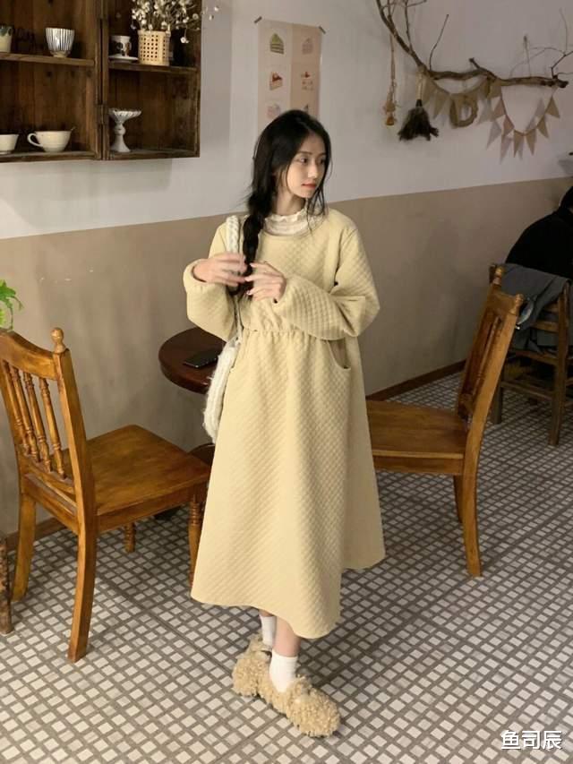 鱼司辰 秋冬必备单品,一定少不了毛衣的搭配,小个子女生也可以轻松驾驭