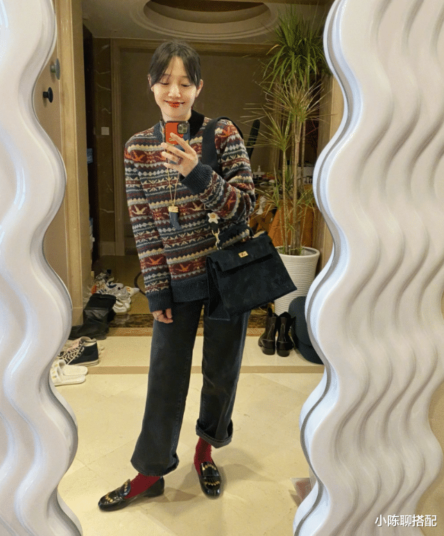 小陈聊搭配|白百何的16种穿搭，比杨幂舒服，秋天不露腿，普通人也能驾驭