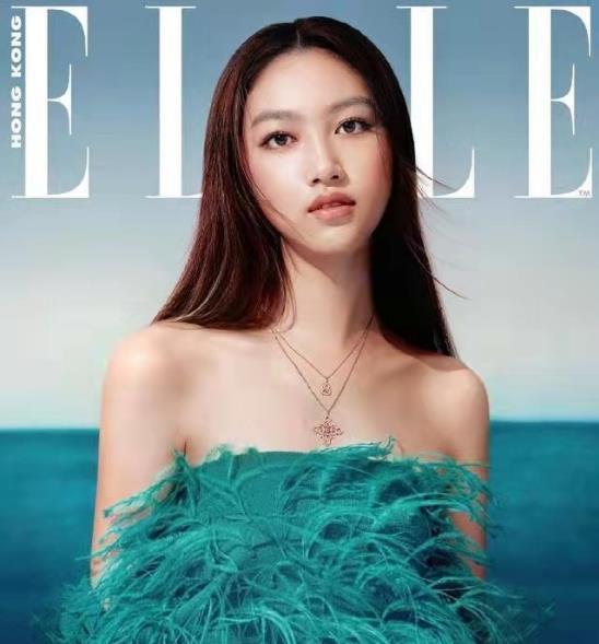 任达华|任达华女儿拍写真，打扮成熟性感，16岁身高接近1米8