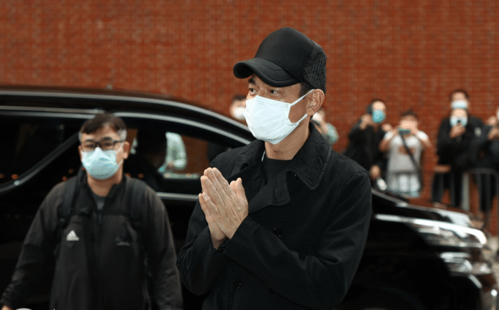 周星驰|参加吴孟达丧礼星爷要被监禁?达叔弟弟爆丧礼9分钟细节,真相来了