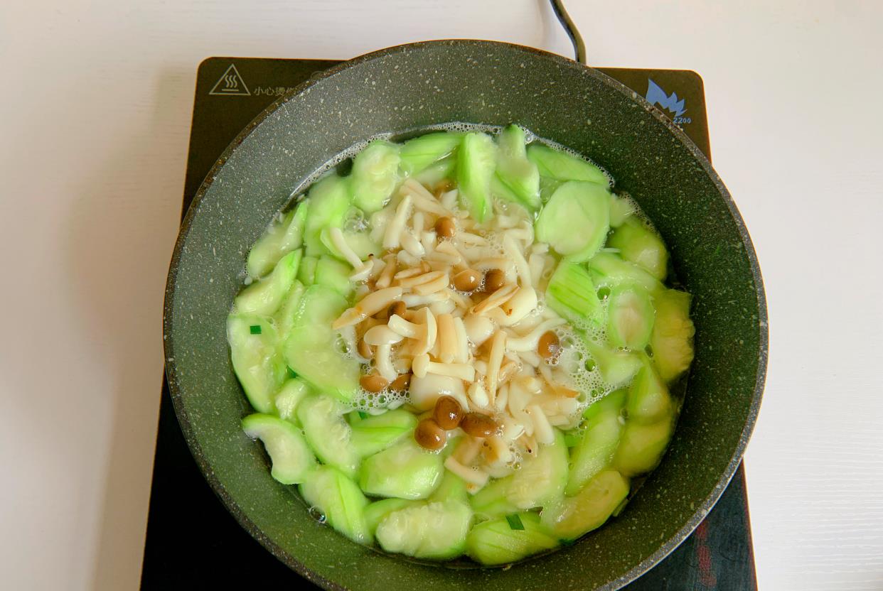 丝瓜|减肥无需节食，分享一道超好喝的低脂汤，鲜美又解暑，越喝越瘦！