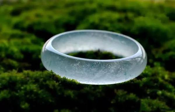 翡翠|翡翠的「净度」有多重要？直接跟价值挂钩！