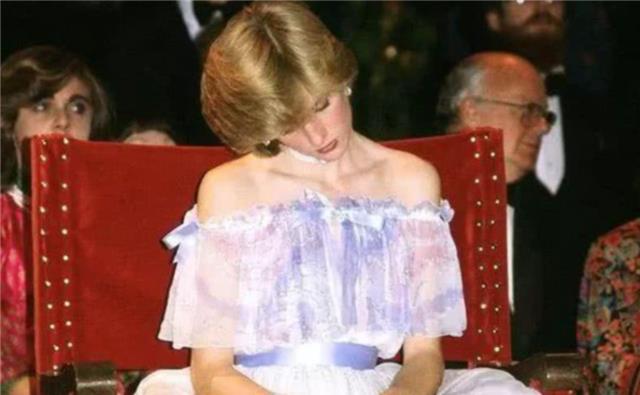 DEEP深度世界|戴安娜与查尔斯形同陌路，魂断巴黎之夜，“情夫”打爆电话找她