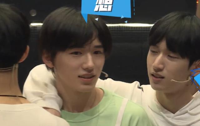 宋亚轩|宋亚轩素颜后台被抓拍，看清生图镜头下的脸部状态，确定是17岁？