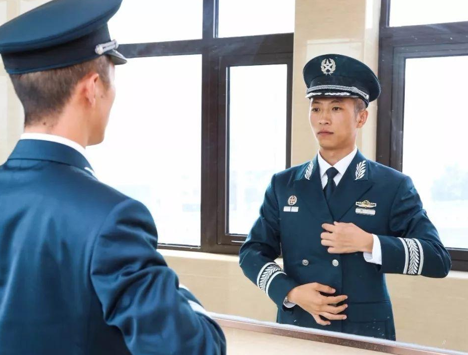 文职|军队文职招考遭遇“冷场”，月薪高达9000，近万岗位却无人问津