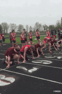|搞笑GIF：100万一次，100万两次，好的后面大哥出500万，成交咣当...