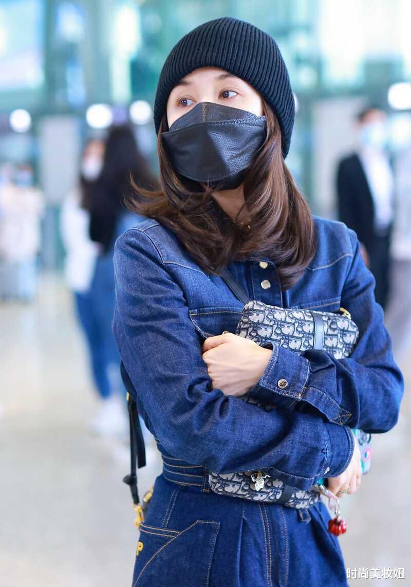 时尚美妆妞|1米59的王子文真自信，穿连体牛仔裤配长靴，意外显高又洋气