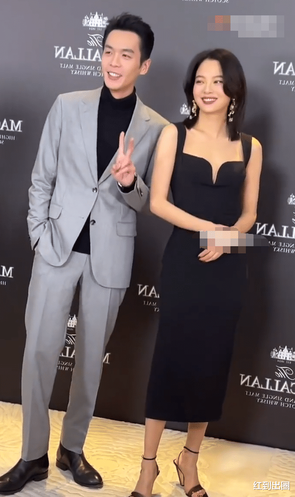 辛芷蕾|35岁辛芷蕾身材太惊艳,穿V领抹胸长裙现身,张若昀全程不敢直视